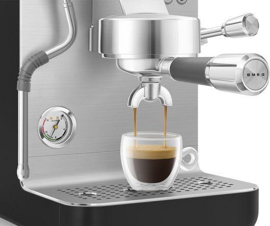 Machine expresso SMEG EMC02BLMEU Collezione — 15 bars — Triple Thermoblock — Porte‑filtre 58 mm — Noir mat