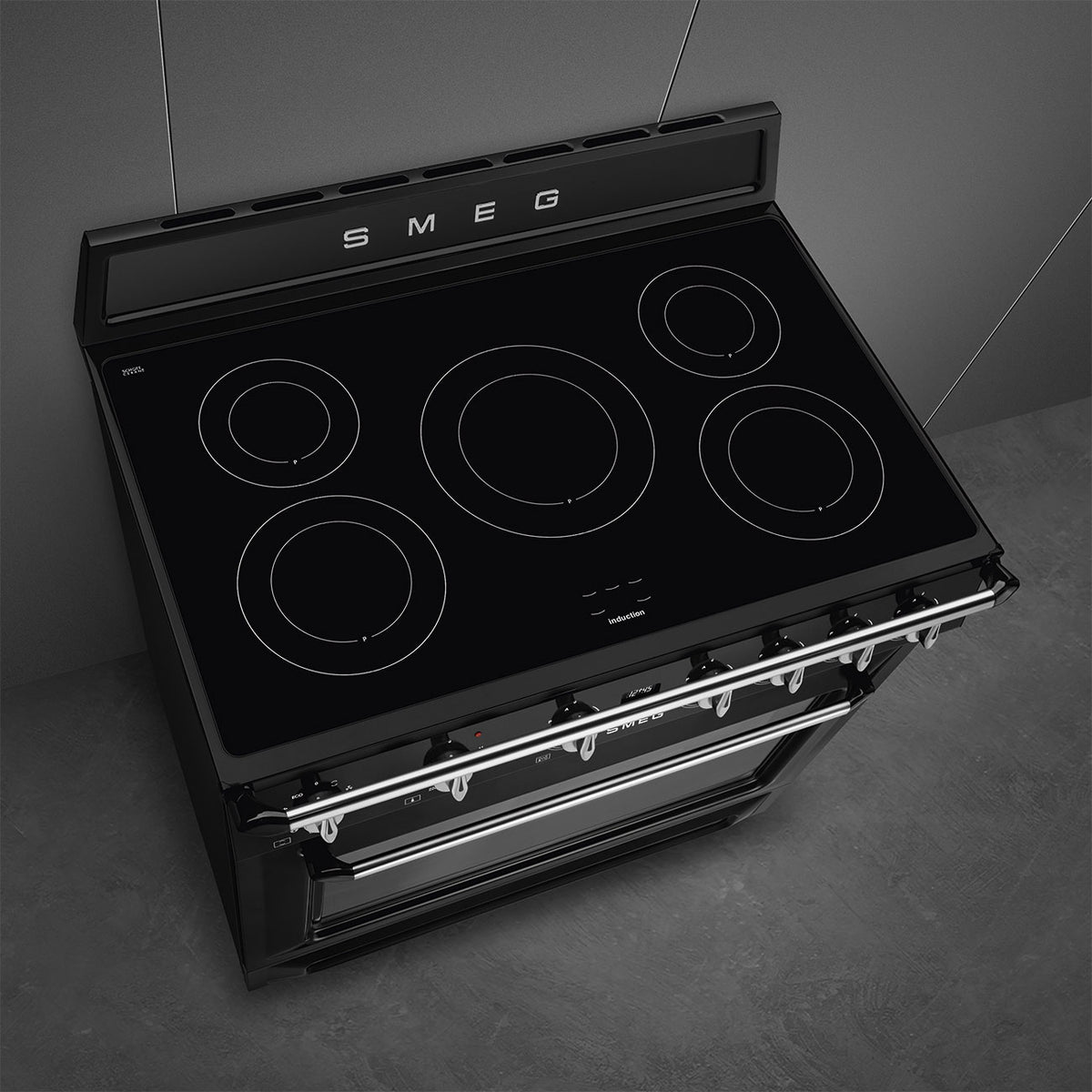 Cuisinière induction Smeg TR90IMBL Victoria 90 cm noir — Grand four 115 L, 5 foyers Booster, Vapor Clean, fermeture douce, classe A